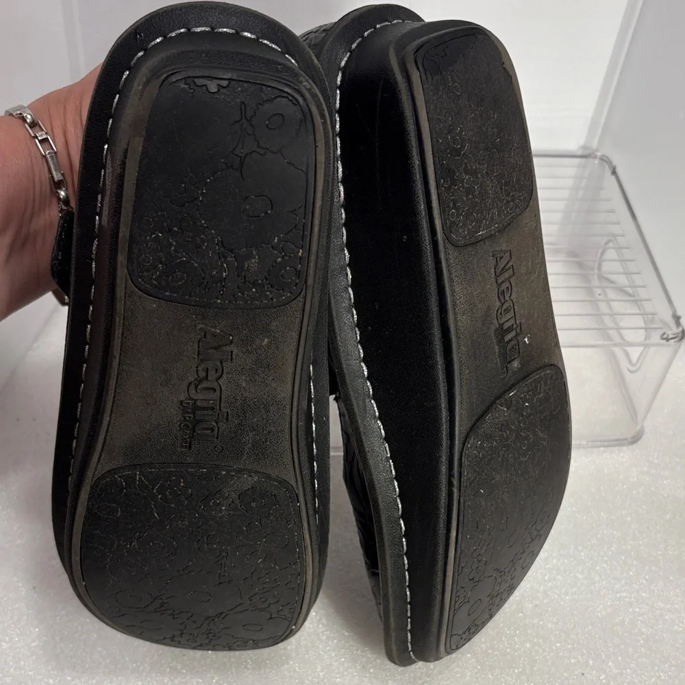 Alegria used but some life left. Eu37 Women's Black Embossed‎ Flats. Box 21